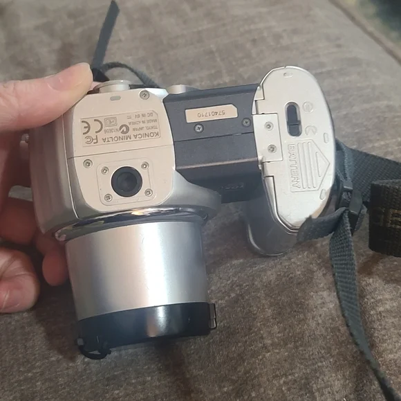 Konica Minolta Dimage Z2 Digital Camera 10x Zoom - Picture 7 of 12